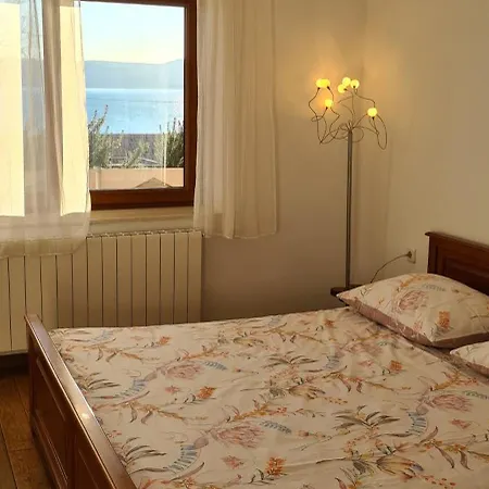 Spacious With Sea View Apartman *